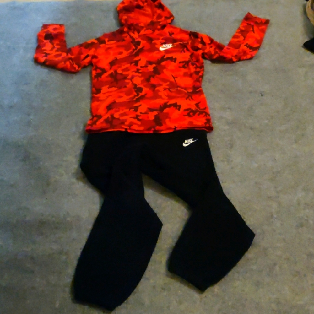 Nike (2 PC bundle)